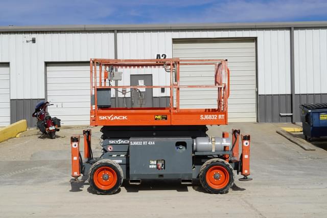 Image of Sky Jack SJ6832RT equipment image 1