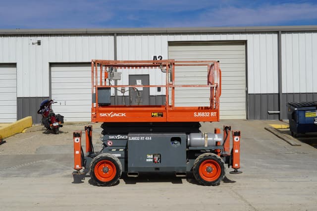 Image of Sky Jack SJ6832RT equipment image 2