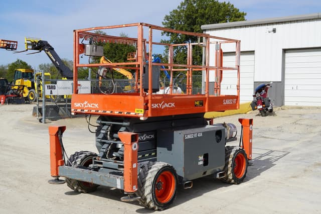 Image of Sky Jack SJ6832RT equipment image 3