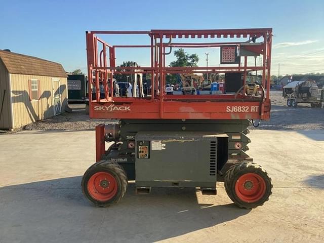 Image of Sky Jack SJ6832RT equipment image 4