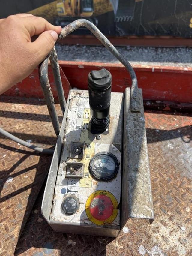 Image of Sky Jack SJIII3219 equipment image 4