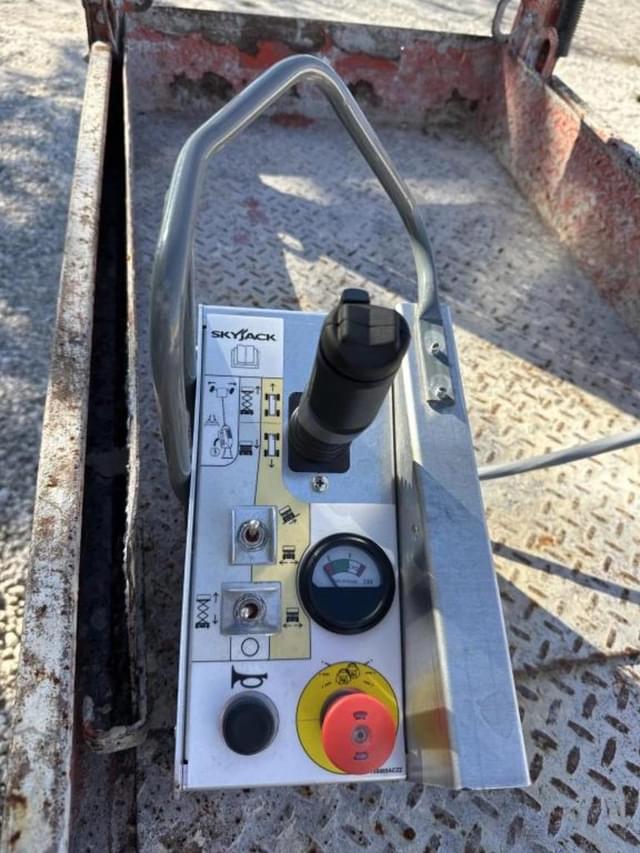 Image of Sky Jack SJIII3219 equipment image 4