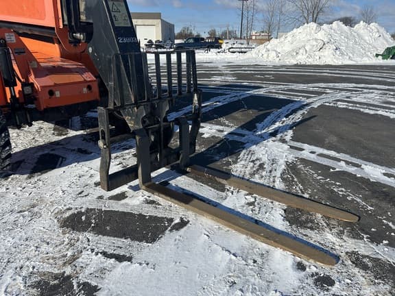 Image of Skytrak 6042 equipment image 4