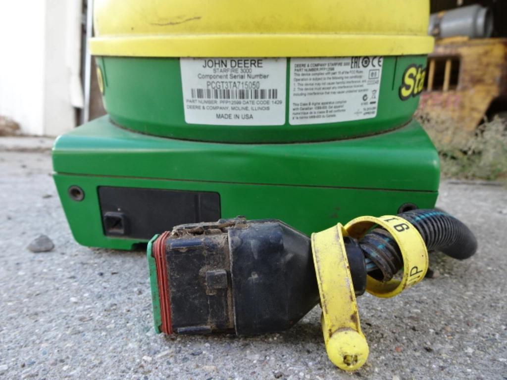 Image of John Deere StarFire 3000 Image 1