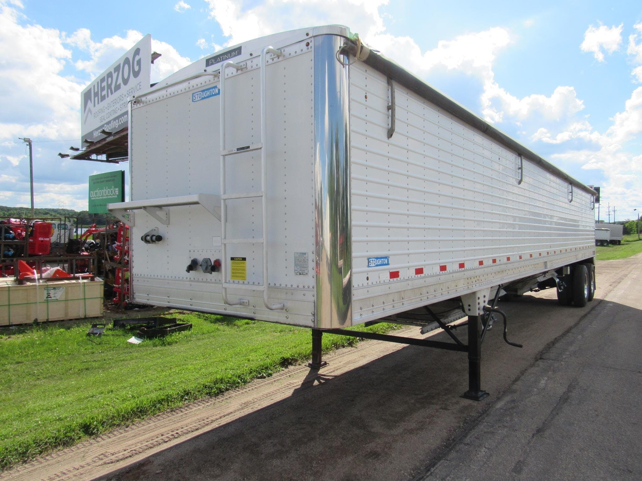 2016 Stoughton AHV-422T-AR-A Equipment Image0