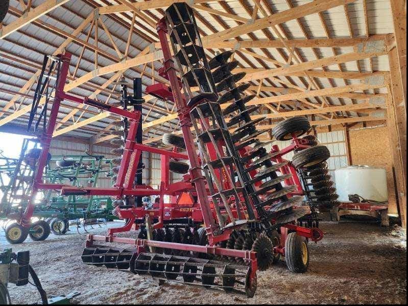 2016 Sunflower 6631-24 Equipment Image0