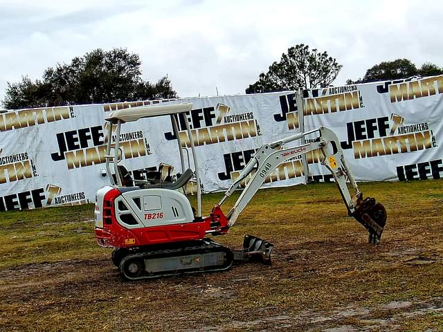 Image of Takeuchi TB216 equipment image 3