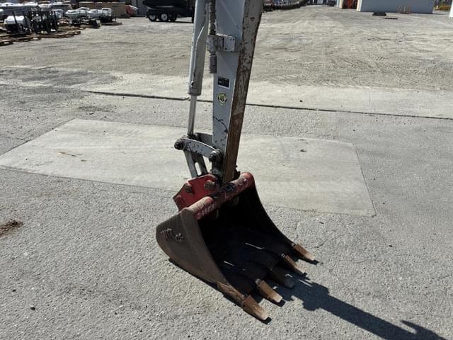 Image of Takeuchi TB230 equipment image 4
