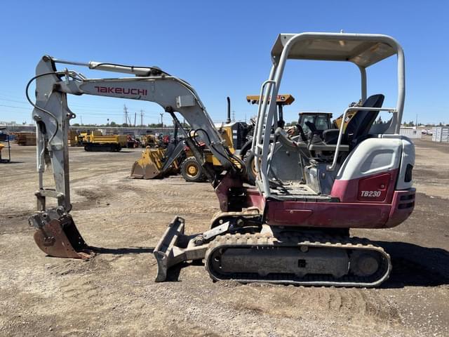 Image of Takeuchi TB230 equipment image 4
