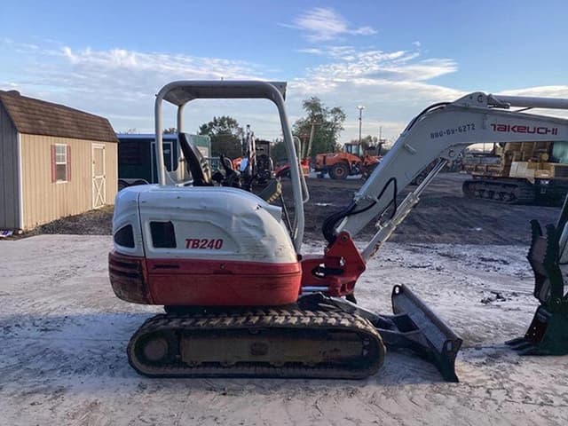 Image of Takeuchi TB240 equipment image 4