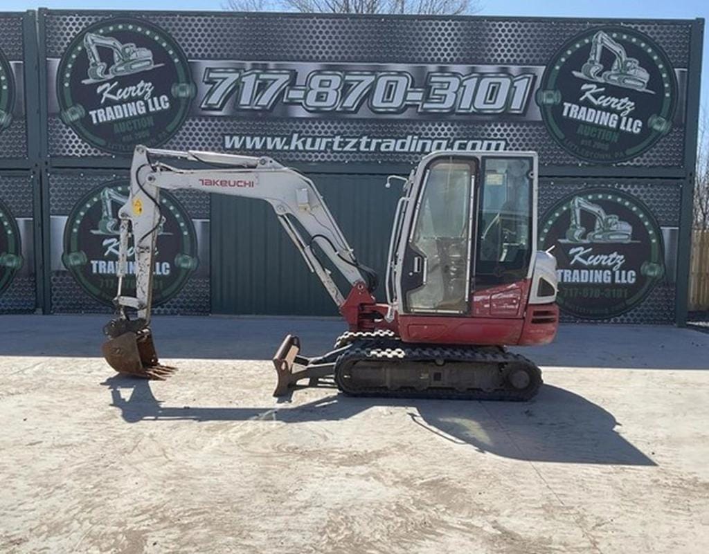 2016 Takeuchi TB240 Equipment Image0