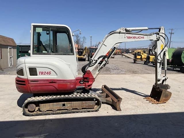 Image of Takeuchi TB240 equipment image 4