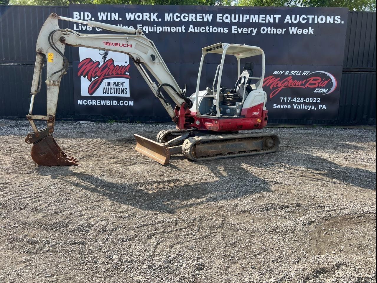 2016 Takeuchi TB260 Equipment Image0
