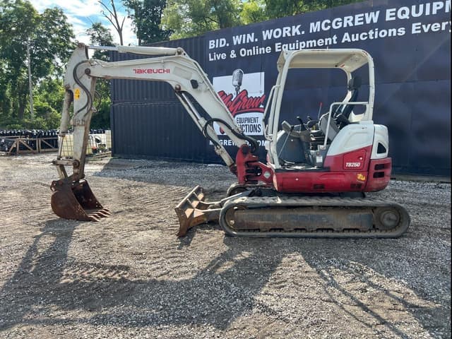 Image of Takeuchi TB260 equipment image 2