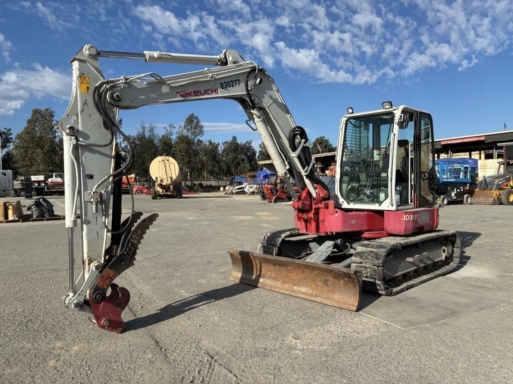 2016 Takeuchi TB280FR Equipment Image0