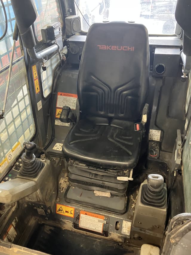 Image of Takeuchi TL12 equipment image 3