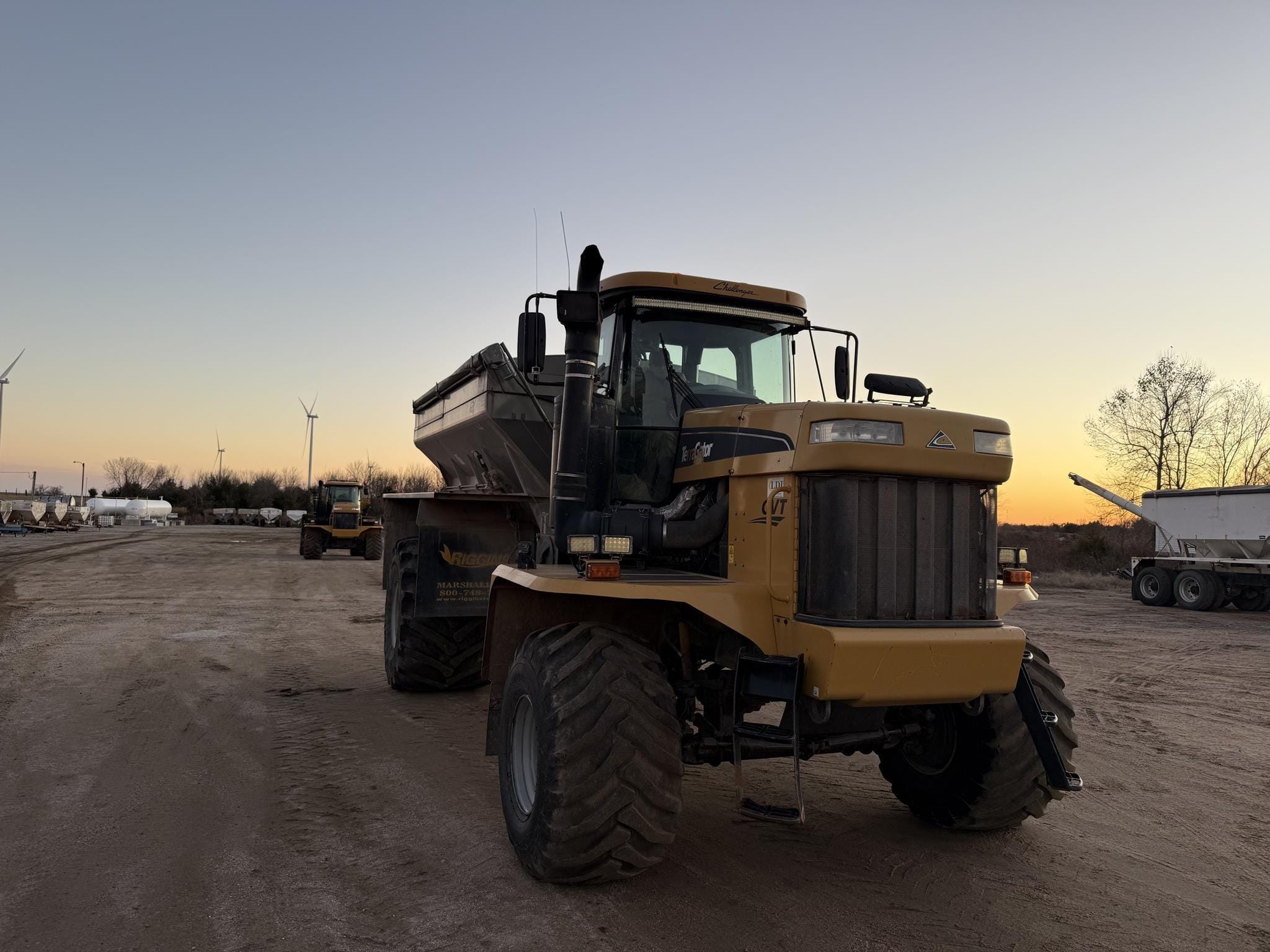 2016 Terra-Gator TG8400B Equipment Image0