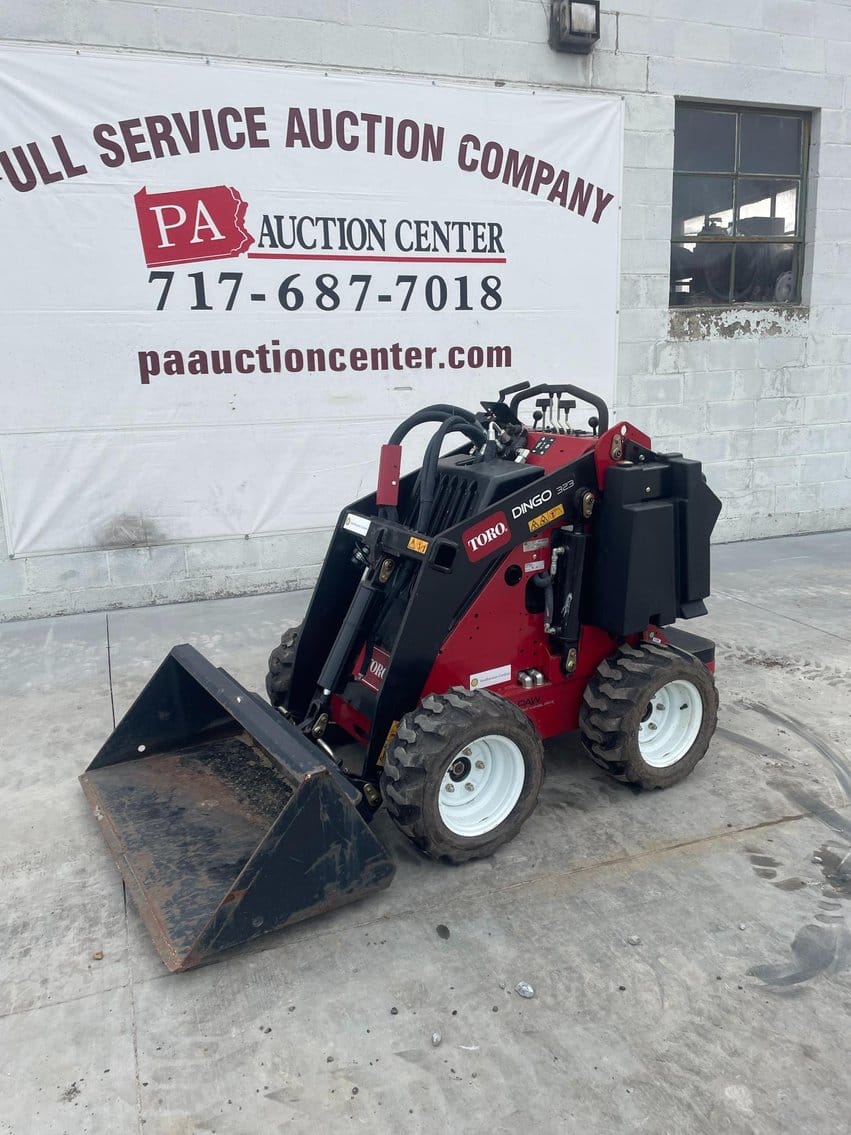 2016 Toro Dingo 323 Equipment Image0