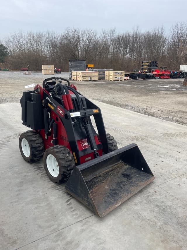 Image of Toro Dingo 323 equipment image 1