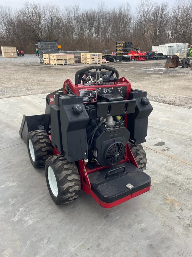 Image of Toro Dingo 323 equipment image 2