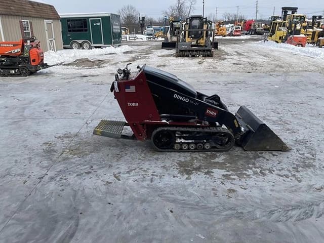 Image of Toro Dingo TX427 equipment image 4