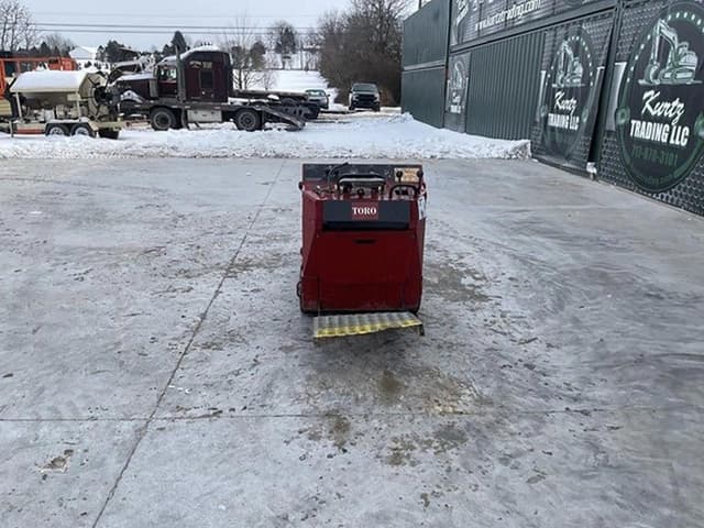 Image of Toro Dingo TX427 equipment image 2