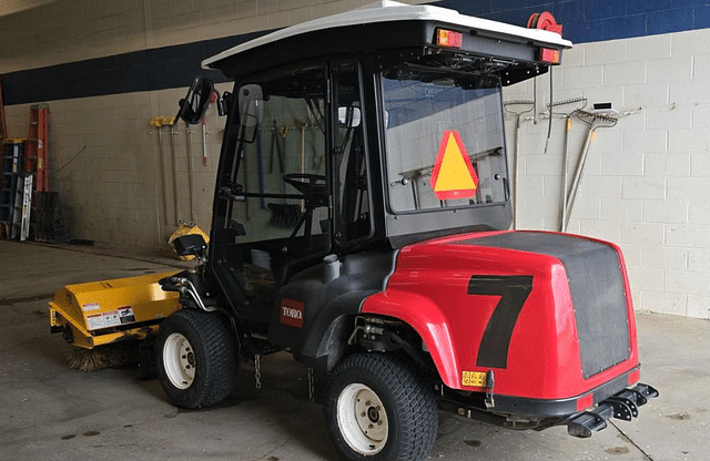Image of Toro Groundsmaster 360 equipment image 1