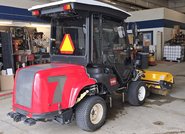 Image of Toro Groundsmaster 360 equipment image 3
