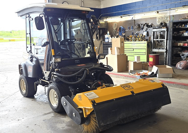 Image of Toro Groundsmaster 360 equipment image 4