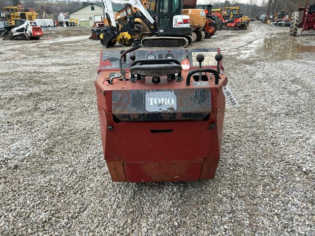 Image of Toro Dingo TX427 equipment image 2