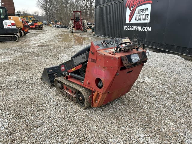 Image of Toro Dingo TX427 equipment image 1