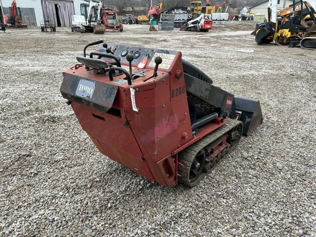 Image of Toro Dingo TX427 equipment image 3