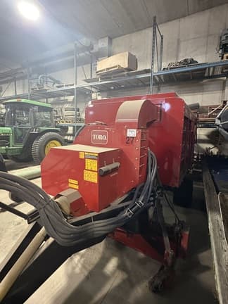 Image of Toro Versa-vac equipment image 1