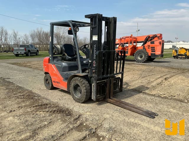 Image of Toyota 8FGU25 equipment image 2