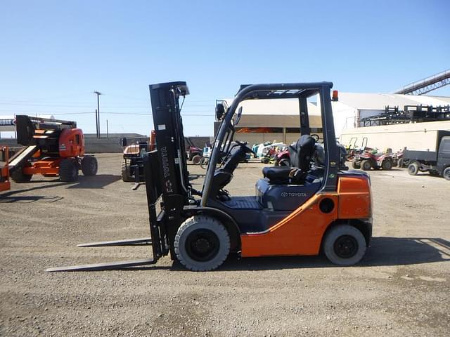 Image of Toyota 8FGU25 equipment image 4