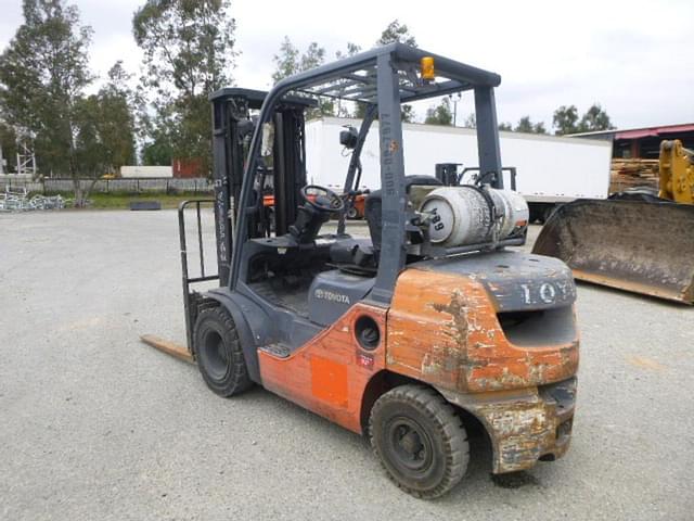 Image of Toyota 8FGU25 equipment image 3