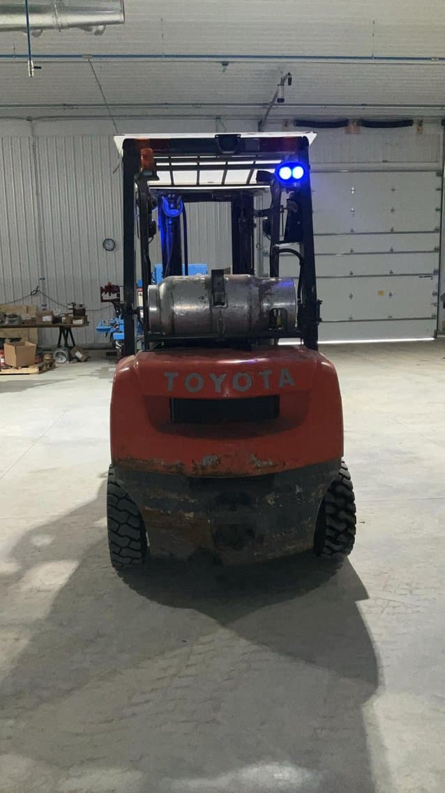 Image of Toyota 8FGU25 equipment image 3