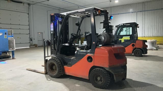 Image of Toyota 8FGU25 equipment image 2