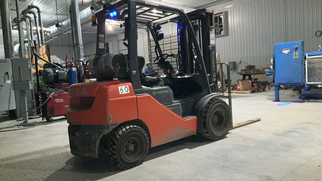 Image of Toyota 8FGU25 equipment image 4