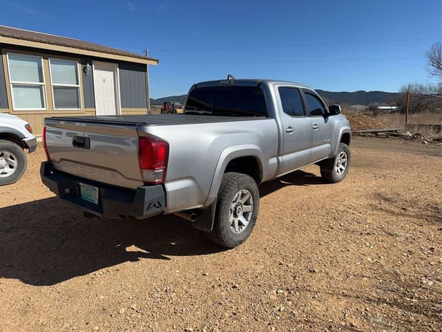 Image of Toyota Tacoma equipment image 2