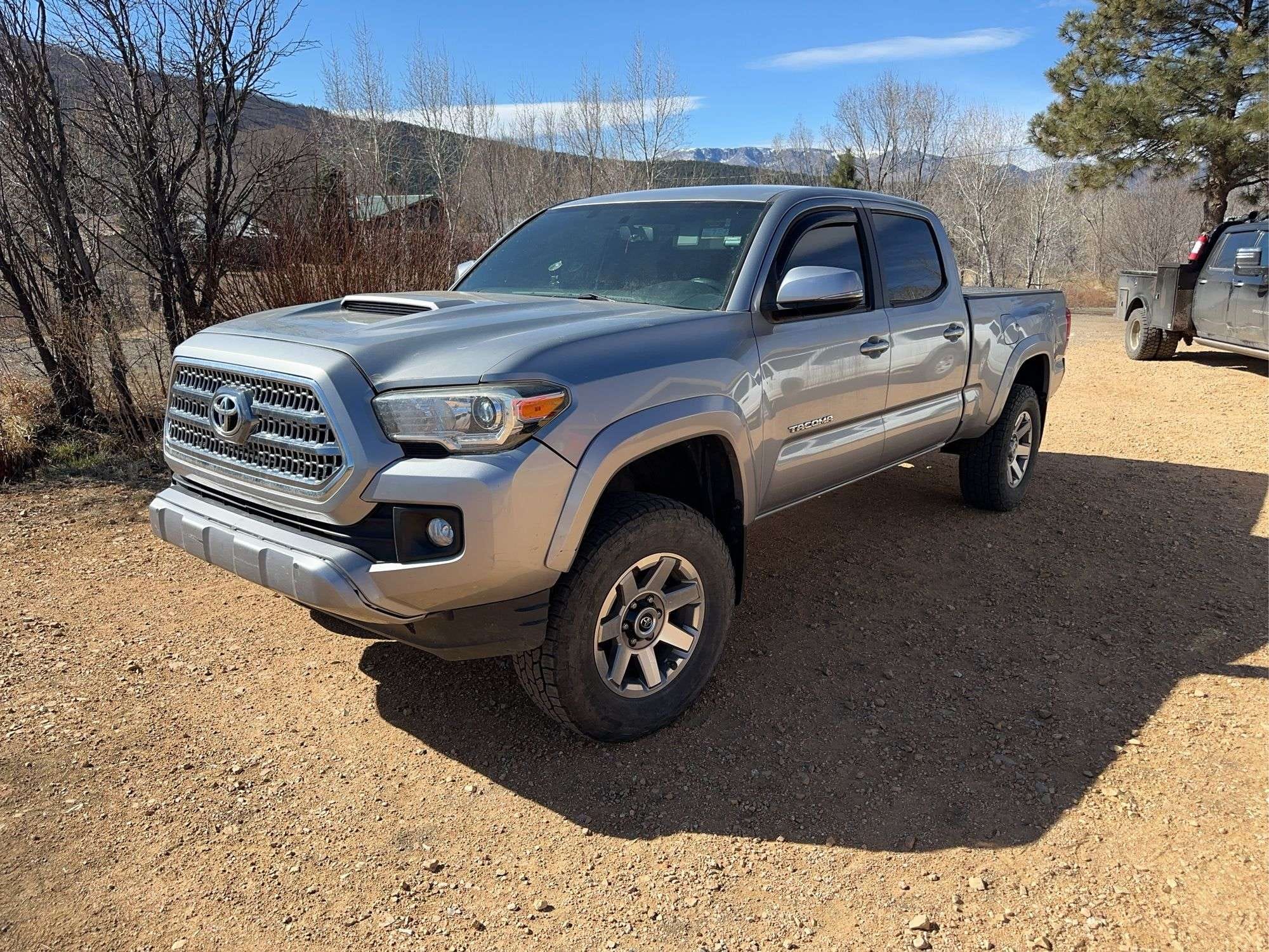 2016 Toyota Tacoma Equipment Image0