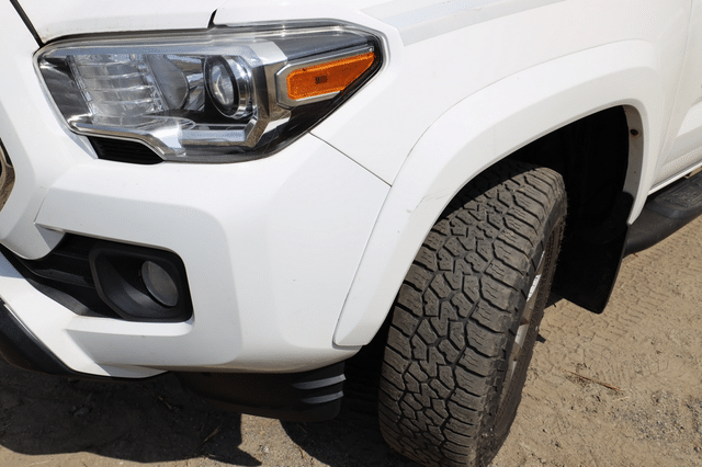 Image of Toyota Tacoma equipment image 3