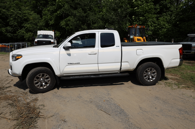 Image of Toyota Tacoma equipment image 4