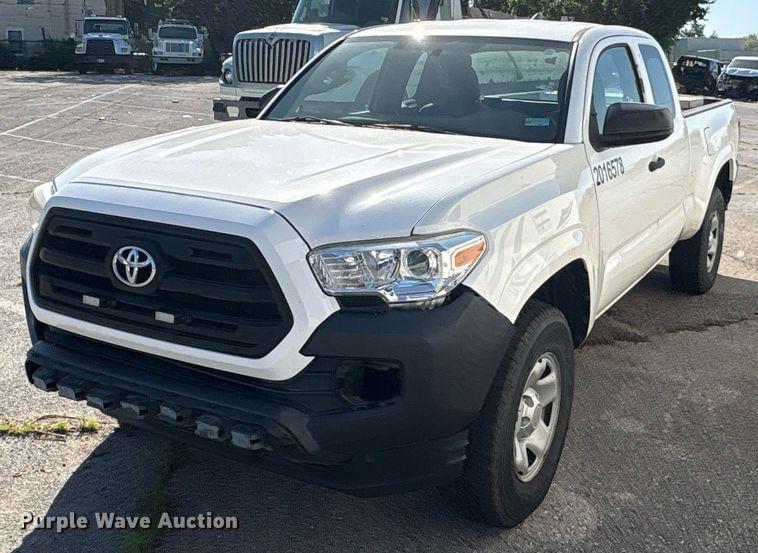 Image of Toyota Tacoma Primary image