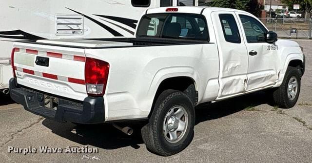 Image of Toyota Tacoma equipment image 4