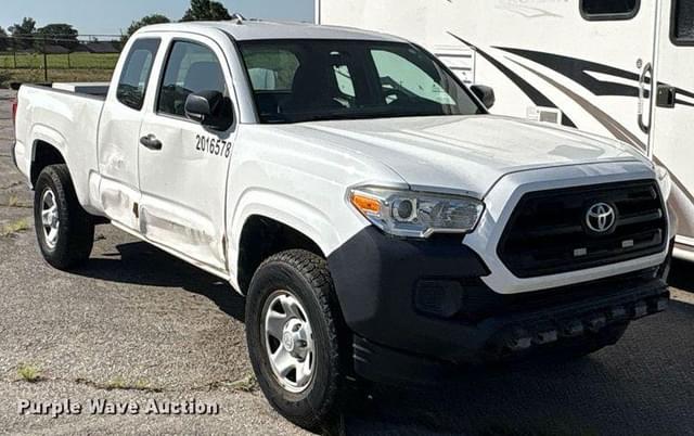 Image of Toyota Tacoma equipment image 2