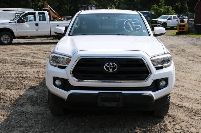 Image of Toyota Tacoma equipment image 1