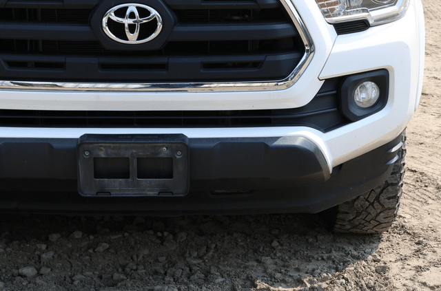 Image of Toyota Tacoma equipment image 2