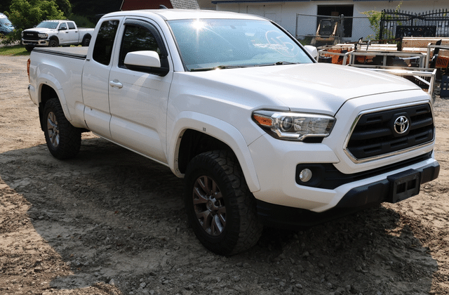 Image of Toyota Tacoma equipment image 4