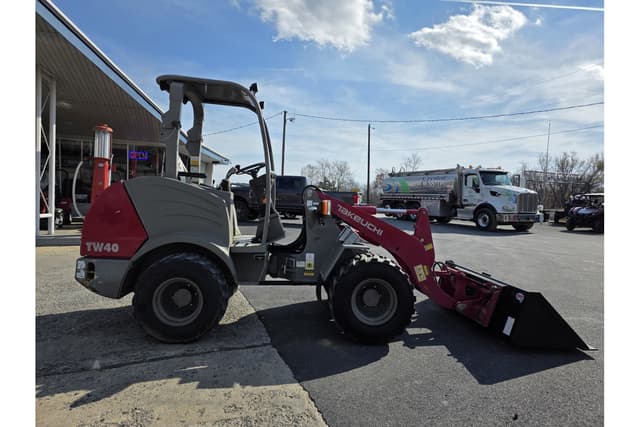 Image of Takeuchi TW40 equipment image 3